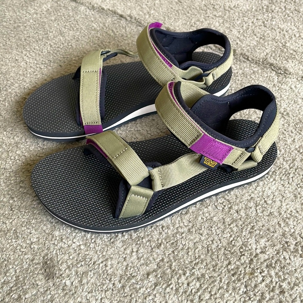 NWT Teva Universal Trail Sandals Size 9 Green and Purple